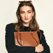 Laden Sie das Bild in den Galerie-Viewer, Agatha Rucksack M