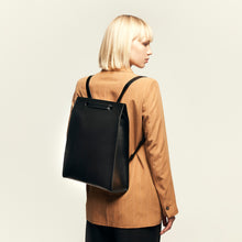 Laden Sie das Bild in den Galerie-Viewer, Agatha Rucksack L